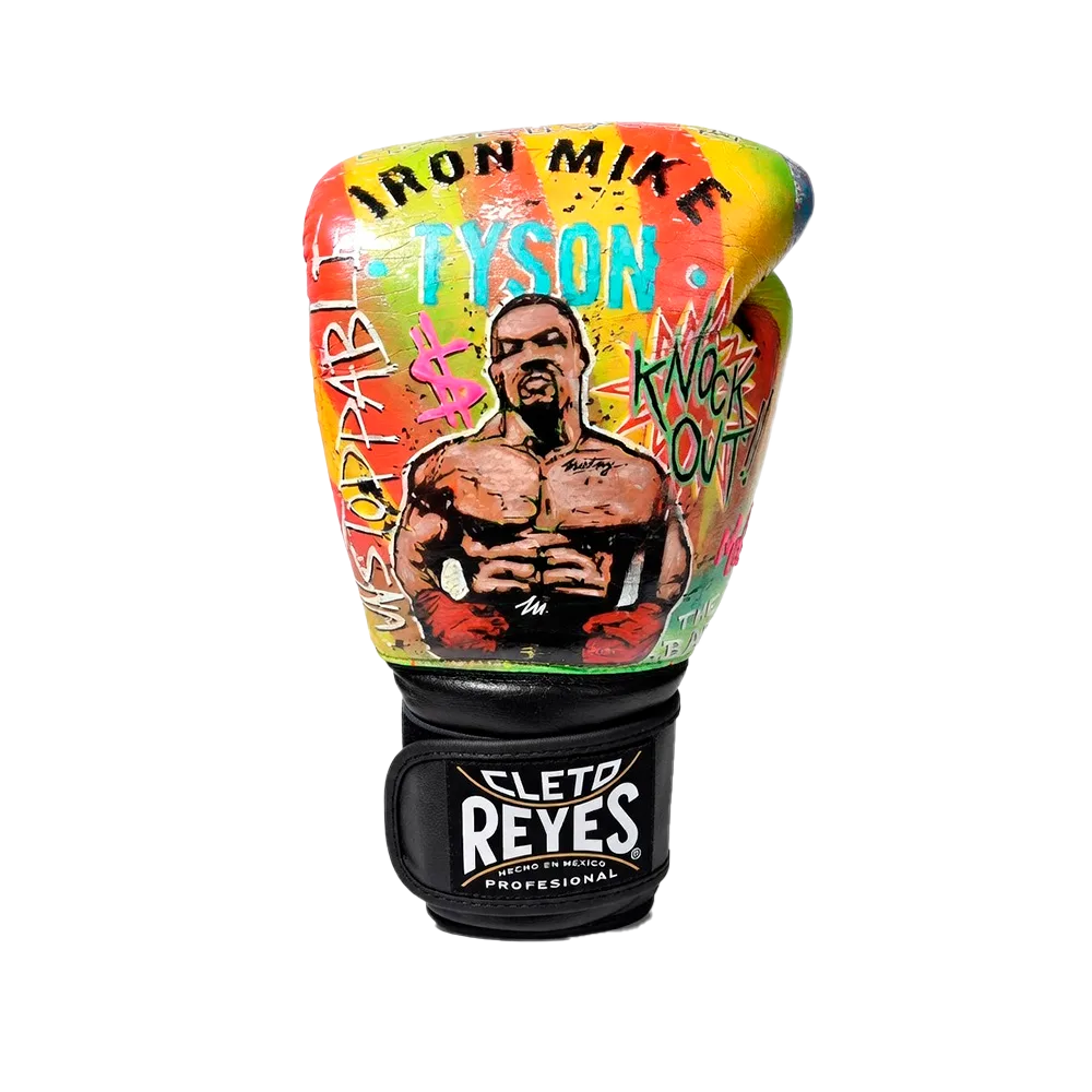 Guante de boxeo profesional personalizado con retrato de Mike Tyson y tipografía de estilo grafiti colorido, pieza única de memorabilia artística.