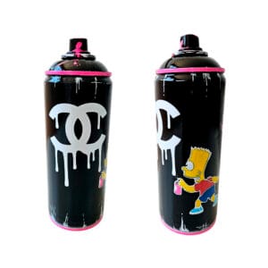 Lata de spray decorativa con el logo de Chanel y goteos de pintura, estilo de vida premium.