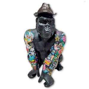 Escultura de gorila en resina negra con tatuajes artísticos , estilo pop art exclusivo de Mistery Studio.